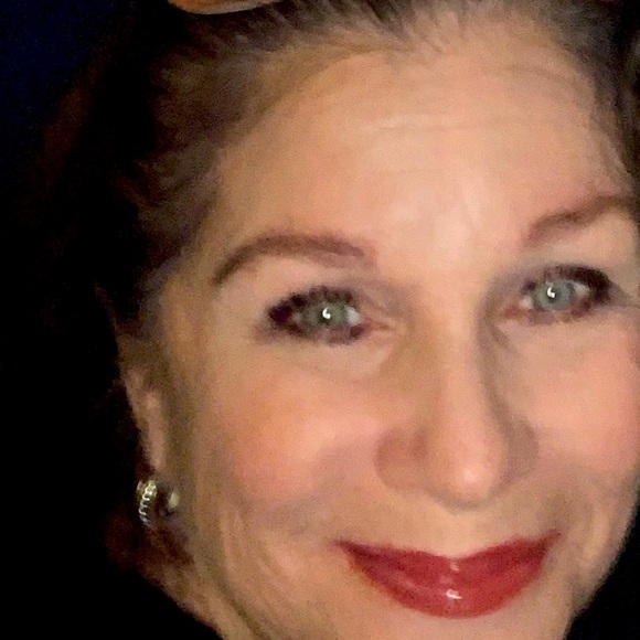 Meet your Posher, Eileen - Picture 2 of 2